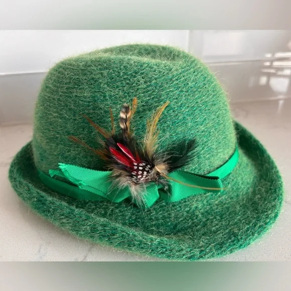 Vintage Boutique Kate’s Canada Green Women's Hat with Feather Accent - Picture 4 of 5